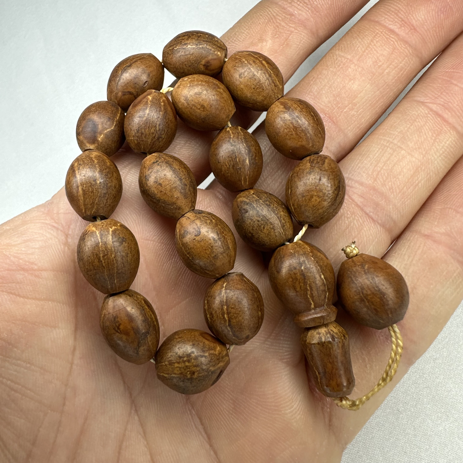 Andız Tesbih-Andız ağacından mamül 11,5x13,5mm ölçülerinde tumba