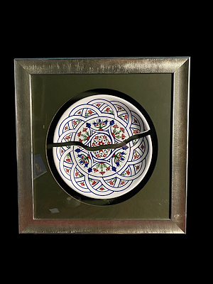 Çini Tabak imzalı tablo — 57×55 cm, 9.000 TL müzayede satışı