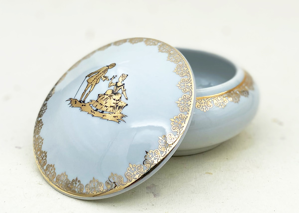 LIMOGES FRANCE　ピルケース　ルイ１６世様式　ガーランド模様 LİMOGES MÜCEVHER KUTUSU-Fransız 