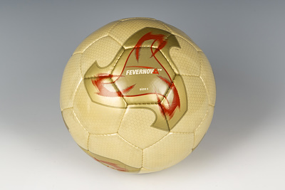 Adidas marka lisanslı FIFA 2002 Dünya Kupası resmi futbol topu