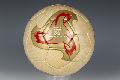 Adidas marka lisanslı FIFA 2002 Dünya Kupası resmi futbol topu
