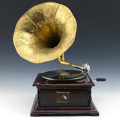 GRAMOPHONE-His Master's Voice, need restoration. Pipe is renewed