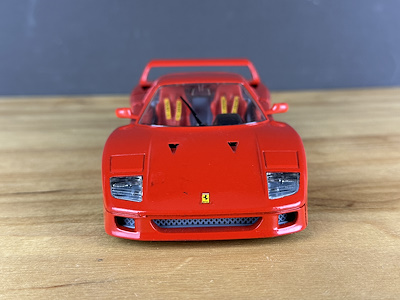 Burago Ferrari F40 (1987) – İtalyan Efsanesinin 1/24 Ölçekli