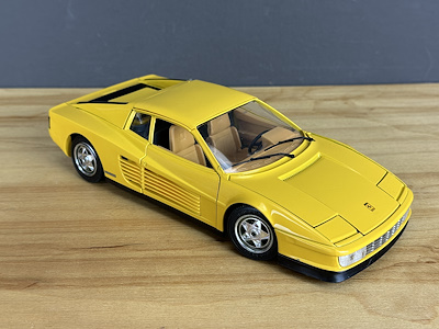 Burago Ferrari Testarossa (1984) – 1/18 Ölçekli Metal Model, Retro