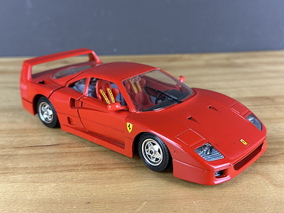 Burago Ferrari F40 (1987) – İtalyan Efsanesinin 1/24 Ölçekli