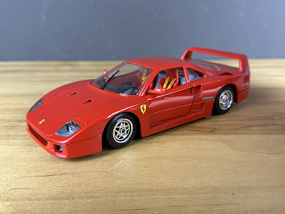 Burago Ferrari F40 (1987) – İtalyan Efsanesinin 1/24 Ölçekli