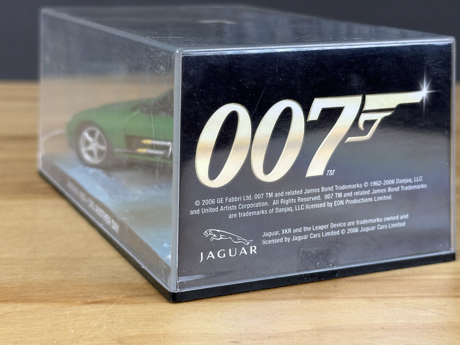 GE Fabbri James Bond - Die Another Day Filminden Zao'nun Jaguar