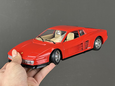 Burago - 1984 Ferrari Testarossa Die-cast Model Araba - İtalyan