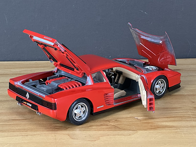 Burago - 1984 Ferrari Testarossa Die-cast Model Araba - İtalyan