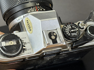 Olympus OM-10 – Zuiko Auto‑T 200mm Tele objektifli, Kablo