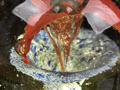 Kırmızı Çiçek Tasarımlı El Yapımı Murano Kağıt Ağırlığı - Çap 8 cm