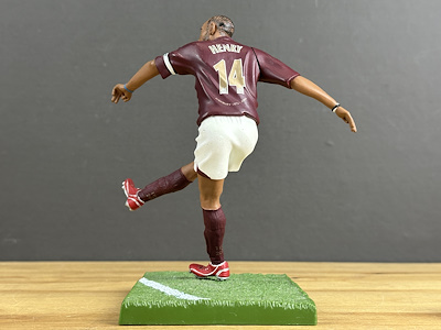 McFarlane Toys Sportspicks Soccer – Arsenal Henry Futbolcu Figürü
