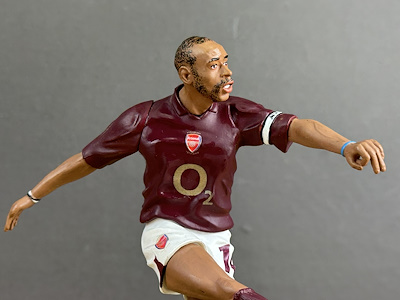 McFarlane Toys Sportspicks Soccer – Arsenal Henry Futbolcu Figürü