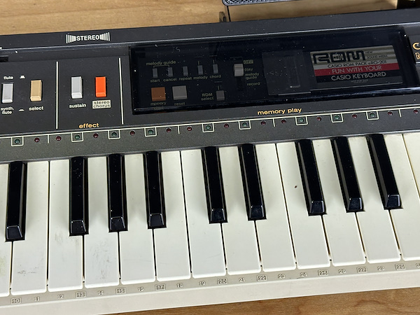 Casio MT-800 Vintage Synthesizer: 80'lerin ROM Pack'li Efsane
