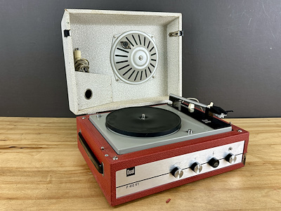 Dual P 410 V1 Taşınabilir 4 Devirli Pikap – Dahili Hoparlörlü