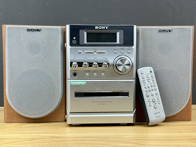 Sony CMT-NE3: 2000'lerin Ahşap Hoparlörlü Kompakt Müzik Seti