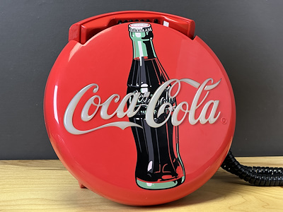 90'ların Ruhu: Lisanslı Coca-Cola İkonik Işıklı Masa ve Duvar