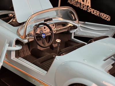 İtalyan Bburago İmzalı Lancia Aurelia B24 Spider (1955) - 1/18
