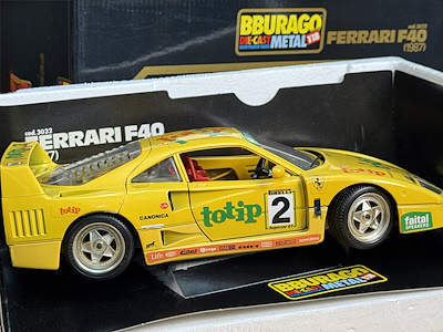 Ferrari Lisanslı İtalyan Üretim Bburago - Ferrari F40 (1987) Model