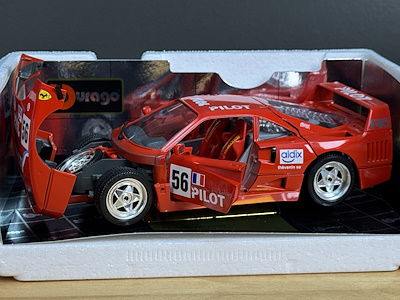 Ferrari Lisanslı İtalyan Bburago - F40 Pilot Model 1/18 Ölçekli