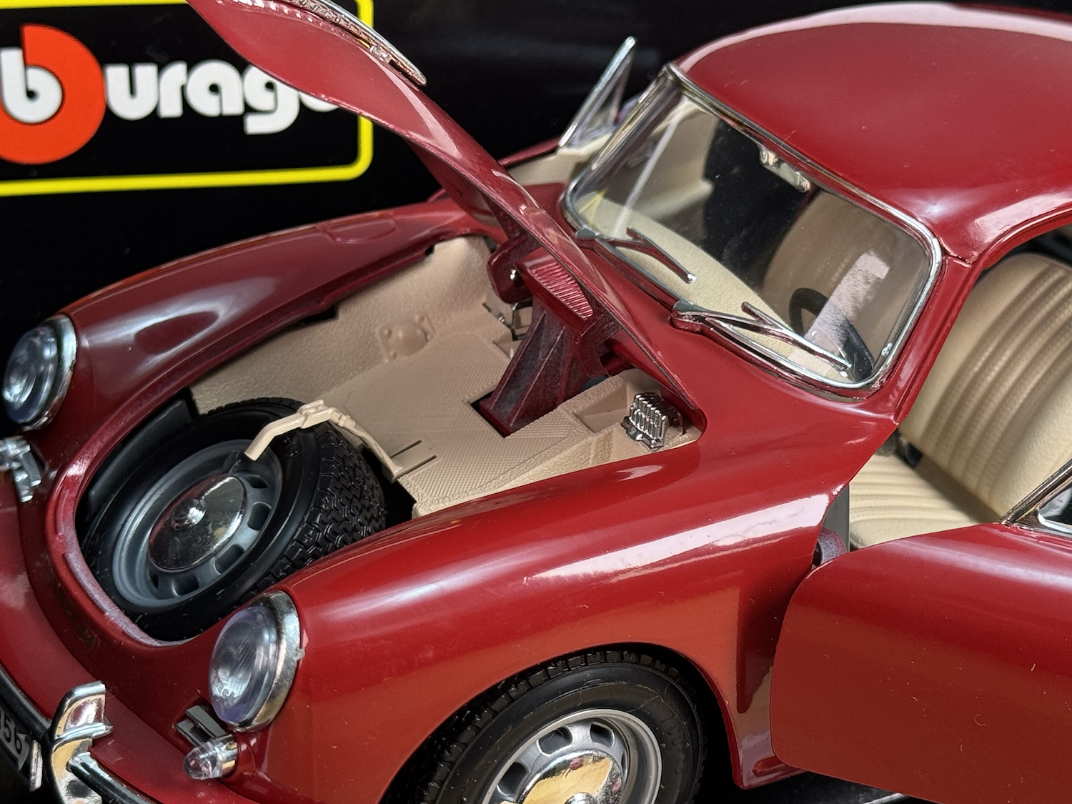 Bburago İtalyan Üretim - Porsche 356 B Coupe (1961) - 1:18 Ölçek