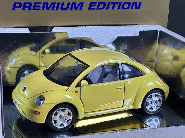 Volkswagen New Beetle - Bburago Premium Edition İtalyan Üretim - 1