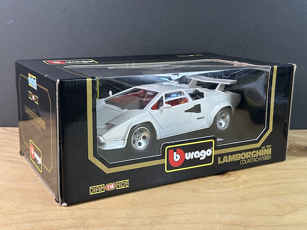 ブラーゴ製 Lamborghini Countach (1988) 1/18 Lamborghini Countach (1988) - Bburago Diamonds Serisi İtalyan