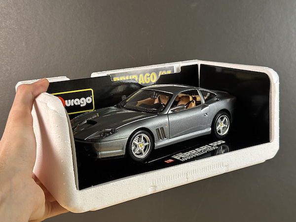 Ferrari 550 Maranello (1996) - Bburago Diamonds Serisi İtalyan