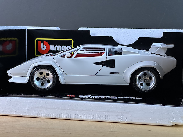 Lamborghini Countach (1988) - Bburago Diamonds Serisi İtalyan