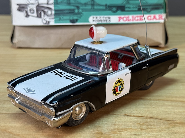 Police Car Cadillac - Japon Üretim - Dönen Tepe Lambalı ve Antenli