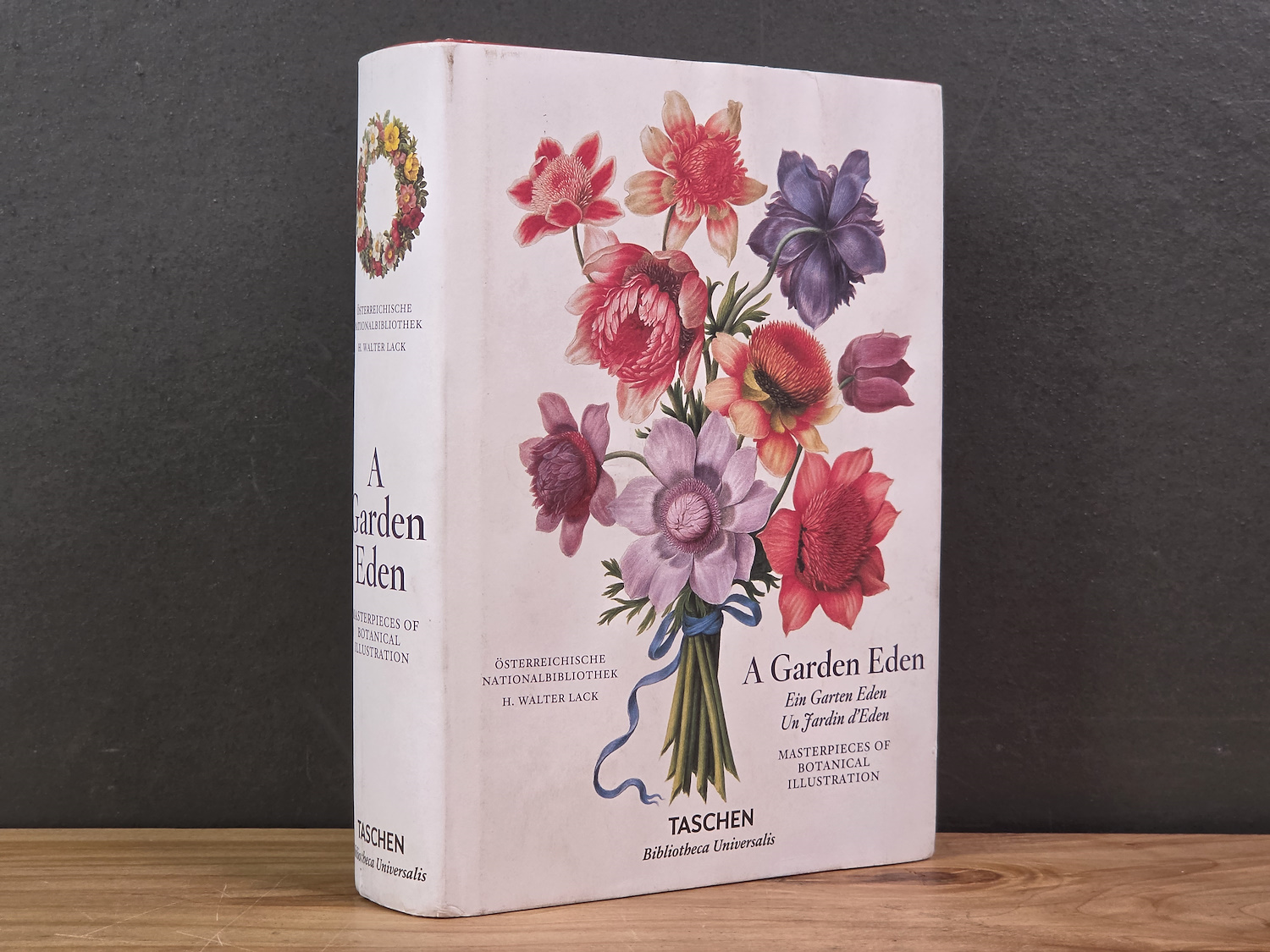 A Garden Eden: Masterpieces of Botanical Illustration - H. Walter