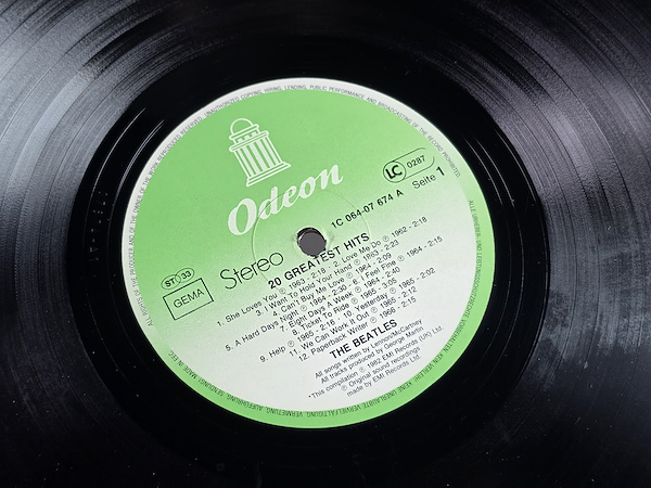 The Beatles - 20 Greatest Hits (She Loves You, Yesterday, Hey Jude