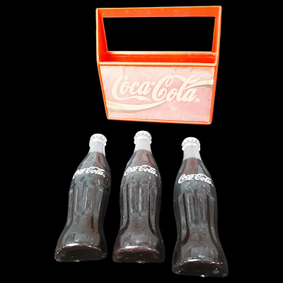 Coca-Cola Mini Şişe ve Magnet Seti – 1995-Malzeme ve Teknik: Sert