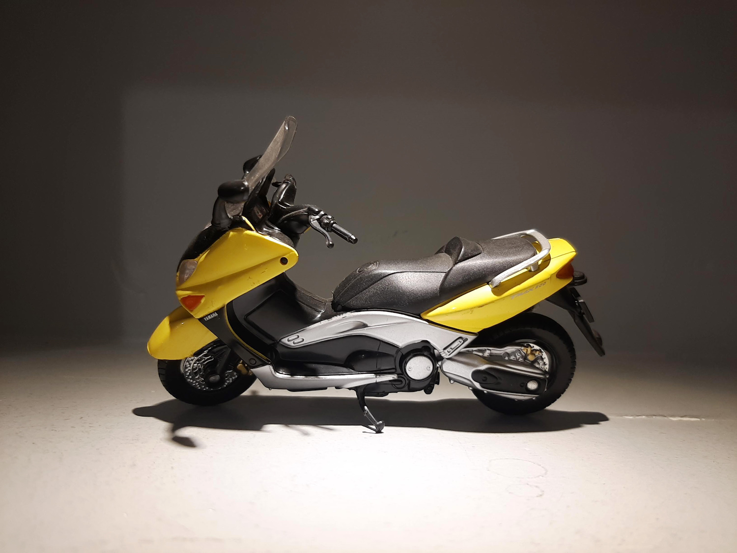 Maquette Moto 1/18 Yamaha XP500 Tmax 2001 - Modèle Die-cast En Alliage - Jouet Et Décoration Pour Collectionneur