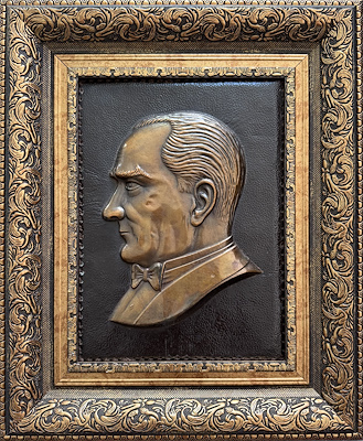 Atatürk Rölyef imzalı tablo, 1.400 TL müzayede satışı