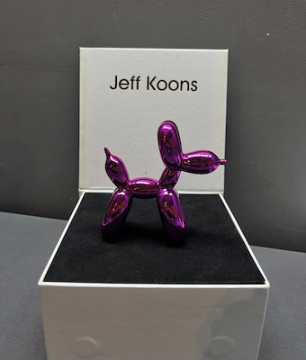 Jeff Koons Pembe imzalı tablo — 10×4 cm, 14.000 TL müzayede satışı