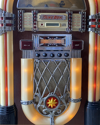 BÜYÜK BOY JUKEBOX-105 CM YÜKSEKLİĞİNDE, 55 CM GENİŞLİĞİNDE VE 25