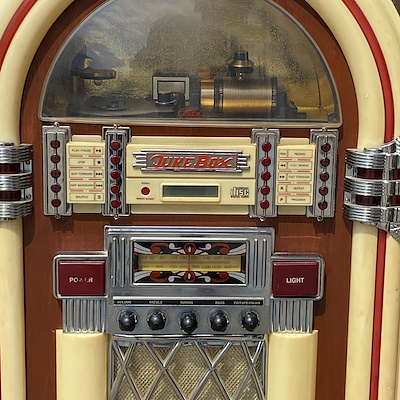 BÜYÜK BOY JUKEBOX-105 CM YÜKSEKLİĞİNDE, 55 CM GENİŞLİĞİNDE VE 25